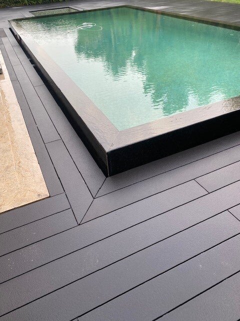 Terrasse piscine gres anthracite Aix-les-Bains lac du Bourget