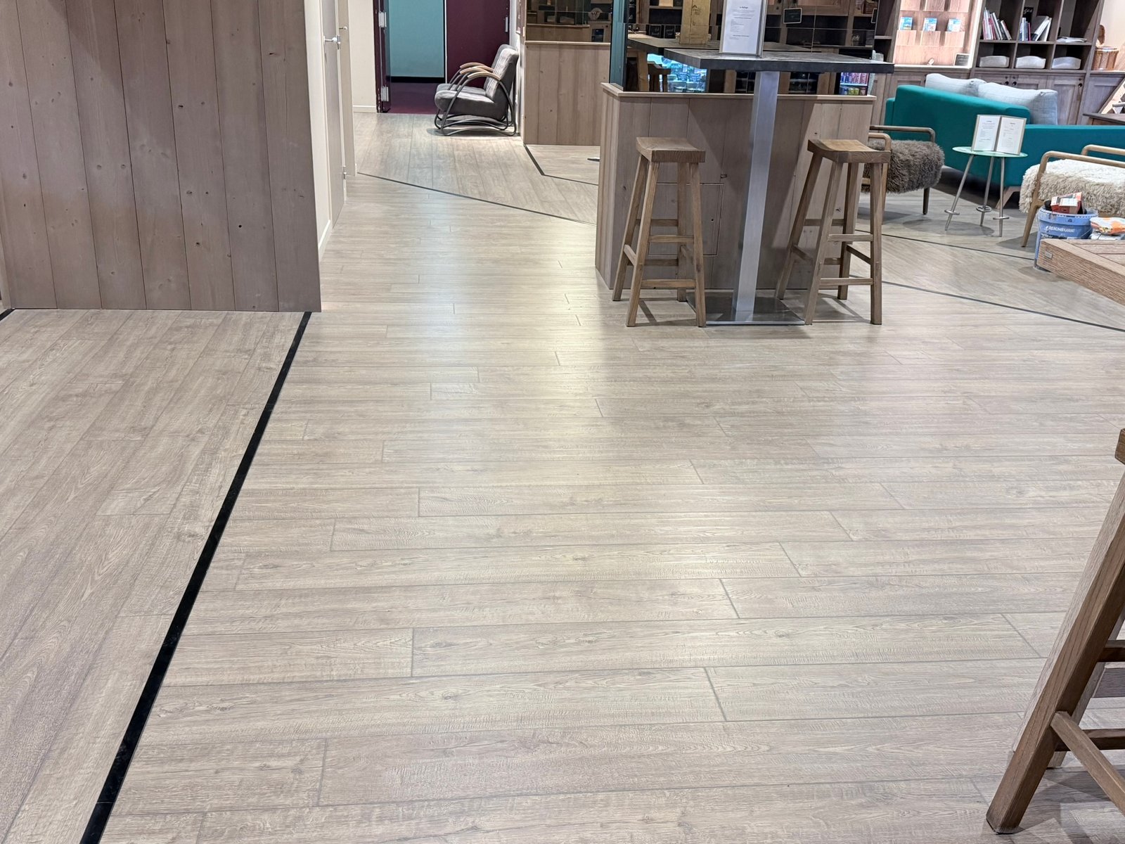 Hôtel parquet stratifié chêne après pose Kocak Chambéry