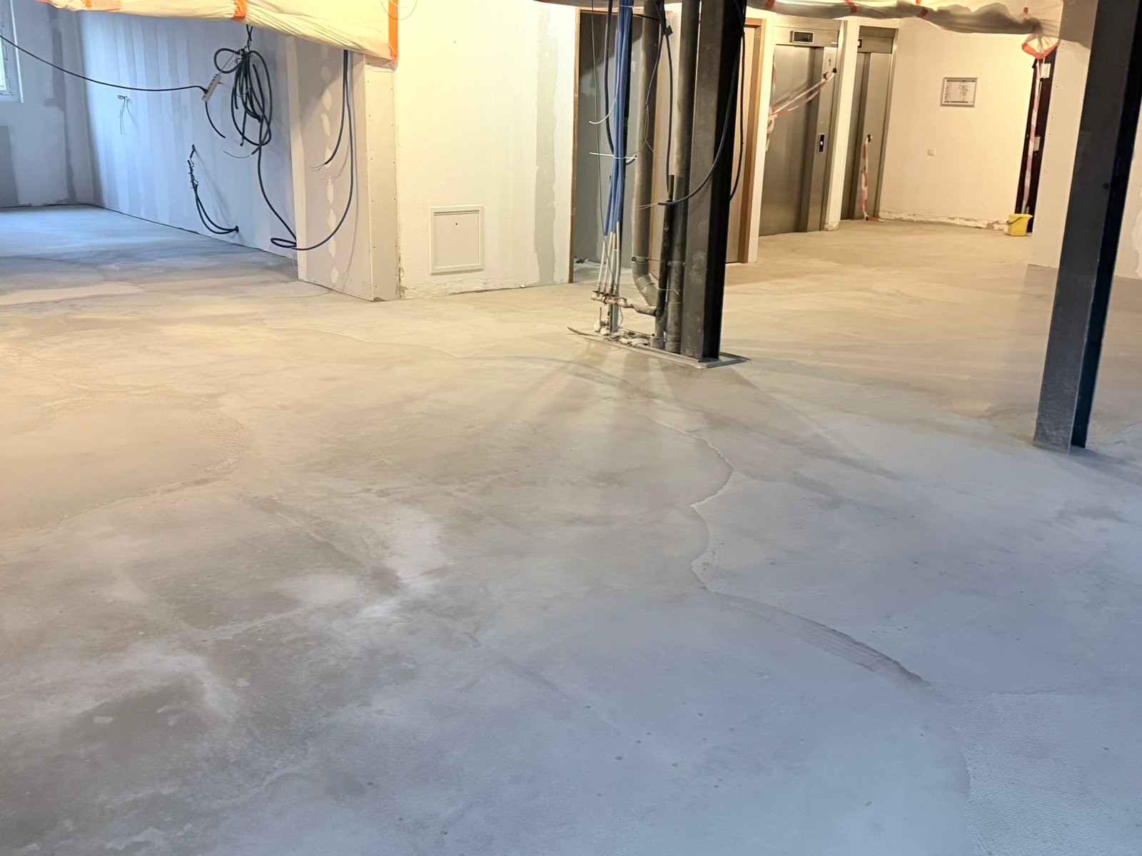 Sol béton brut avant pose parquet hôtel Chambéry Kocak