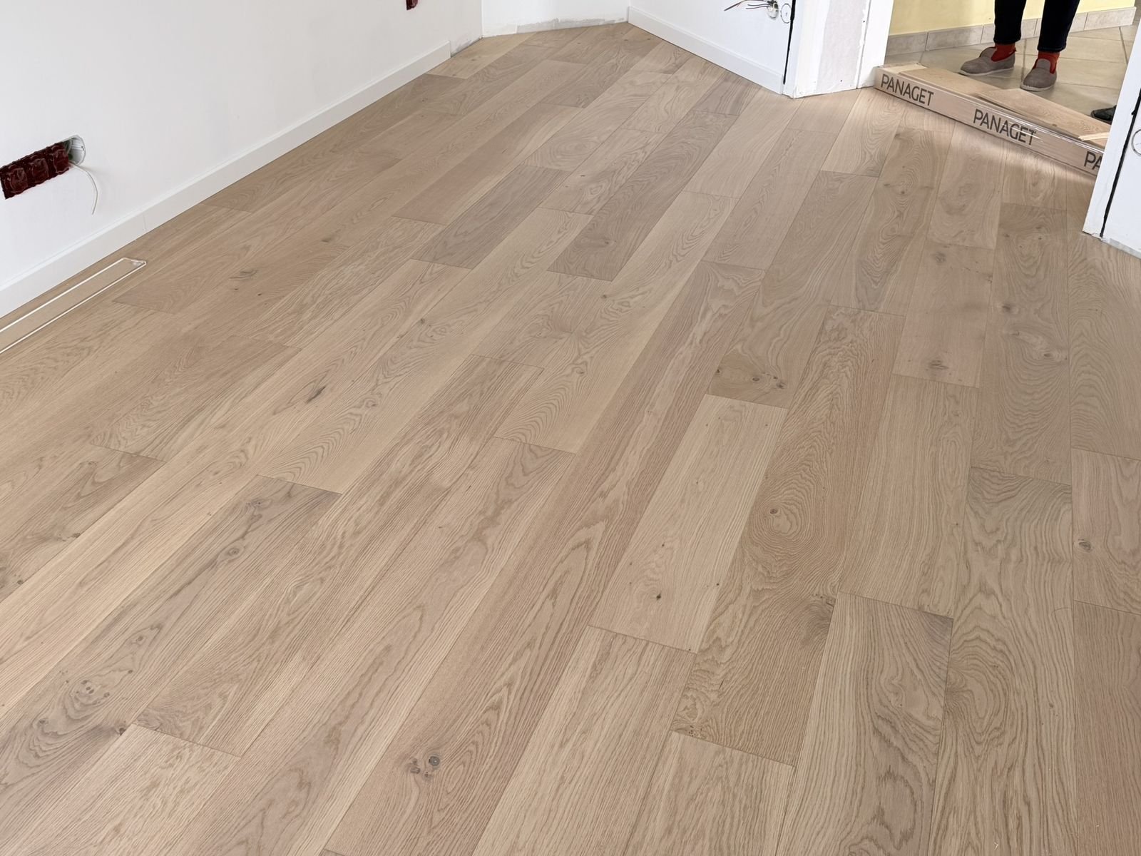 Pose parquet contrecollé chêne clair Panaget en Savoie